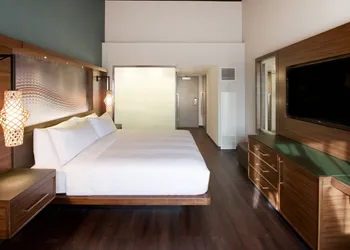 Seattle Airport Marriott hotel thumbnail 7