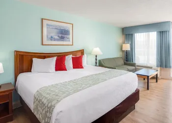 Ramada Plaza by Wyndham Nags Head Oceanfront hotel thumbnail 5