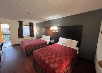 Econo Lodge Inn & Suites Tuscaloosa I-20 hotel thumbnail 5