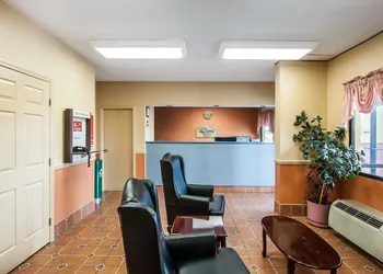 Econo Lodge Inn & Suites Tuscaloosa I-20 hotel thumbnail 2