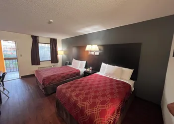 Econo Lodge Inn & Suites Tuscaloosa I-20 hotel thumbnail 7