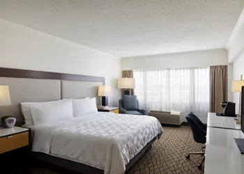 Holiday Inn Clark - Newark Area by IHG hotel thumbnail 4