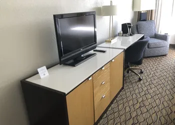 Holiday Inn Clark - Newark Area by IHG hotel thumbnail 5