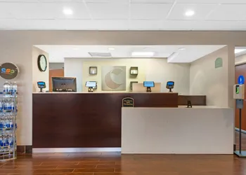 Comfort Inn Anaheim Resort hotel thumbnail 3