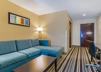 Comfort Inn & Suites Triadelphia - Wheeling hotel thumbnail 6