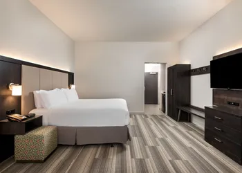 Holiday Inn Express & Suites Lakeland South by IHG hotel thumbnail 3