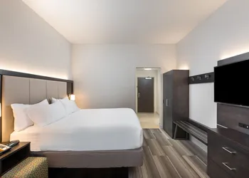 Holiday Inn Express & Suites Lakeland South by IHG hotel thumbnail 6
