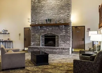 Quality Suites Near West Acres hotel thumbnail 5