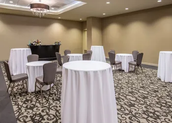 Crowne Plaza Phoenix Airport - PHX by IHG hotel thumbnail 2