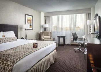 Crowne Plaza Phoenix Airport - PHX by IHG hotel thumbnail 3