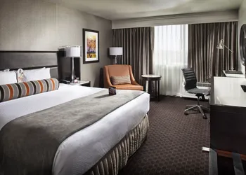 Crowne Plaza Phoenix Airport - PHX by IHG hotel thumbnail 4