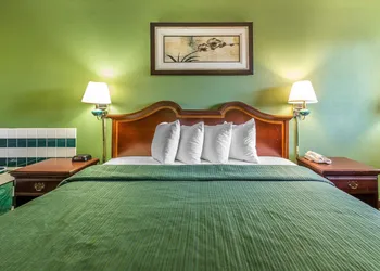 Quality Inn & Suites Macon North hotel thumbnail 6
