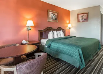 Quality Inn & Suites Macon North hotel thumbnail 7