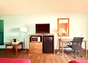 Mayfair Inn hotel thumbnail 8