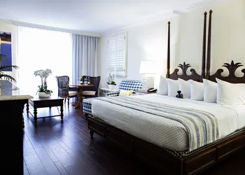 Inn at Pelican Bay hotel thumbnail 8