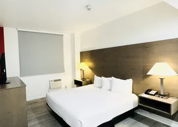 Ramada by Wyndham San Diego Airport hotel thumbnail 3