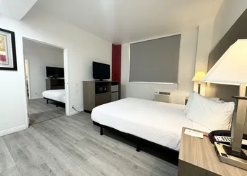 Ramada by Wyndham San Diego Airport hotel thumbnail 4