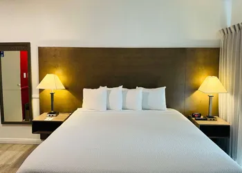 Ramada by Wyndham San Diego Airport hotel thumbnail 6