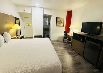 Ramada by Wyndham San Diego Airport hotel thumbnail 7