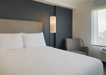 Courtyard by Marriott across Universal Orlando hotel thumbnail 7