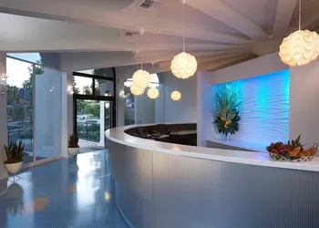 Howard Johnson by Wyndham Anaheim Hotel and Water Playground hotel thumbnail 2