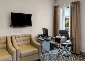 SureStay Hotel by Best Western SeaTac Airport North hotel thumbnail 3