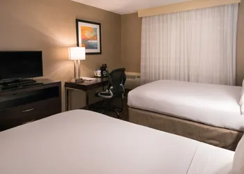Holiday Inn Express & Suites Pasadena - Los Angeles by IHG hotel thumbnail 2
