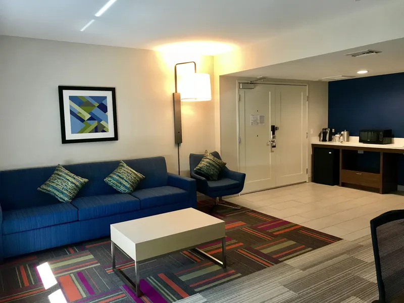 Holiday Inn Express & Suites Pasadena - Los Angeles by IHG hotel detail image 6