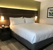 Holiday Inn Express & Suites Pasadena - Los Angeles by IHG hotel detail image 7