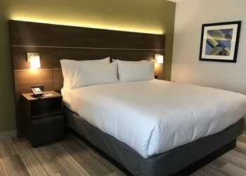 Holiday Inn Express & Suites Pasadena - Los Angeles by IHG hotel thumbnail 7