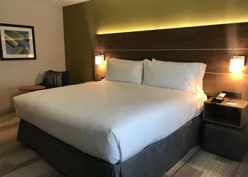Holiday Inn Express & Suites Pasadena - Los Angeles by IHG hotel thumbnail 8