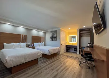 Greenwich Inn hotel thumbnail 7