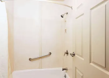 Travelodge by Wyndham Long Beach Convention Center hotel thumbnail 5