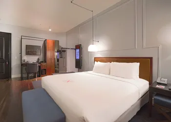 Axiom Hotel hotel thumbnail 8