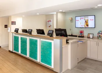 Red Roof Inn PLUS+ Miami Airport hotel thumbnail 2