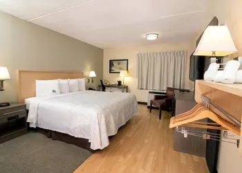Red Roof Inn PLUS+ Miami Airport hotel thumbnail 5