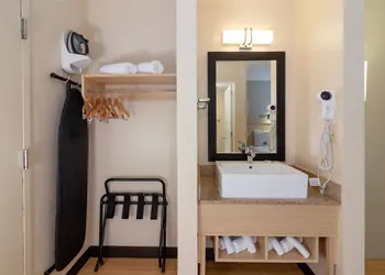 Red Roof Inn PLUS+ Miami Airport hotel thumbnail 6