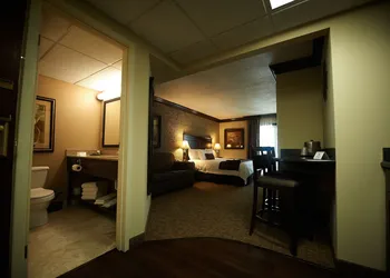 Fourwinds Lakeside Inn & Marina hotel thumbnail 3