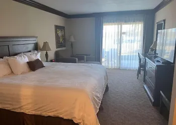 Fourwinds Lakeside Inn & Marina hotel thumbnail 5