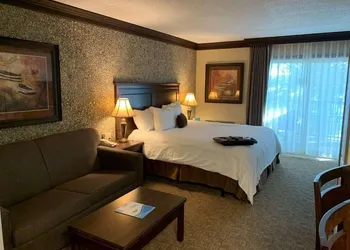 Fourwinds Lakeside Inn & Marina hotel thumbnail 8