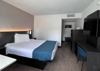 Studio 6 Bakersfield CA South hotel thumbnail 4