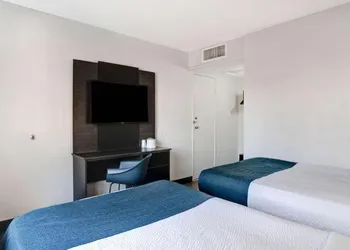 Studio 6 Bakersfield CA South hotel thumbnail 6