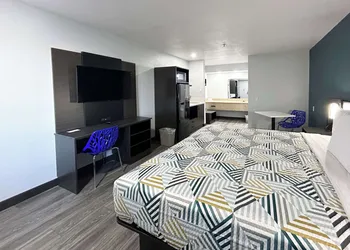 Studio 6 Bakersfield CA South hotel thumbnail 7