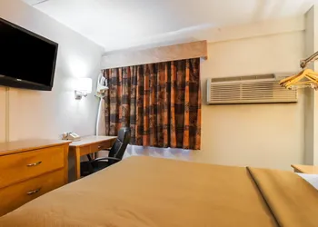 Econo Lodge Kansas City Downtown North hotel thumbnail 5
