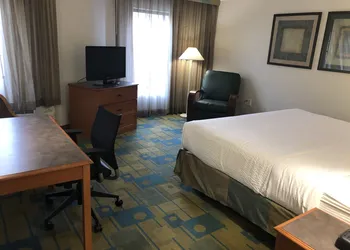 La Quinta Inn by Wyndham Austin Oltorf hotel thumbnail 8
