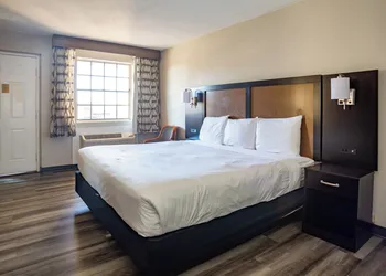 Baymont by Wyndham Austin University Area hotel thumbnail 8