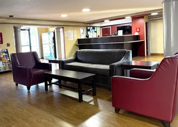 Red Roof Inn & Suites Houston - Hobby Airport hotel thumbnail 3