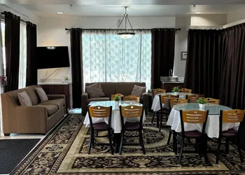 Days Inn by Wyndham Seattle Aurora hotel thumbnail 3