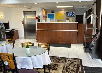 Days Inn by Wyndham Seattle Aurora hotel thumbnail 4