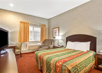 Days Inn by Wyndham Seattle Aurora hotel thumbnail 6
